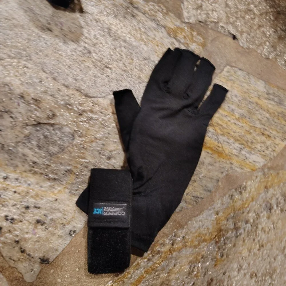 Copper Fit Ice Menthol Infused Compression Right Glove Only Small / Medium S/M